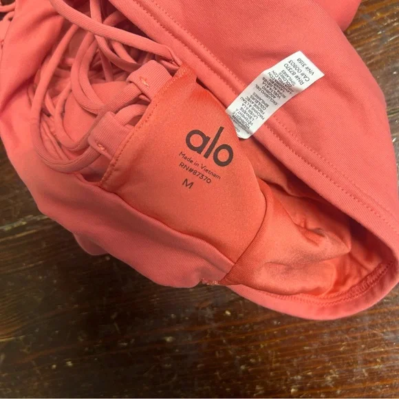 Alo shoelace long tank bra size medium peachy pink color - Picture 7 of 8